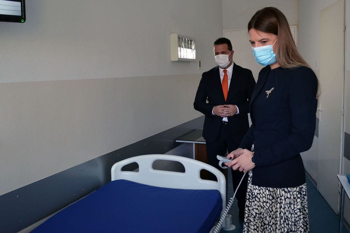 Türk işadamı 30 adet elektrikli yatak bağışladı.